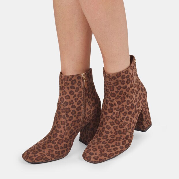 Botines de mujer Bata Red Label con tac&oacute;n ancho y estampado animal print , Marr&oacute;n