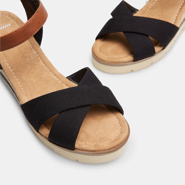 Sandalias con cu&ntilde;a, 