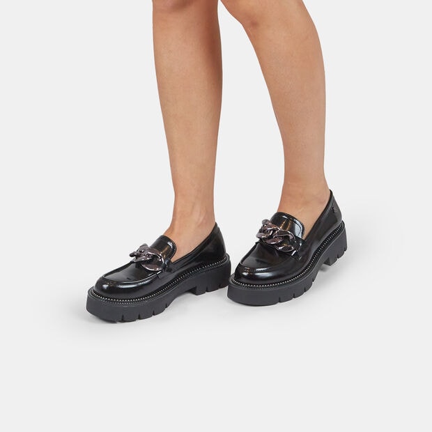 Mocasines Bata Red Label para mujer con cadena y tal&oacute;n de 4,7 cm, Negro