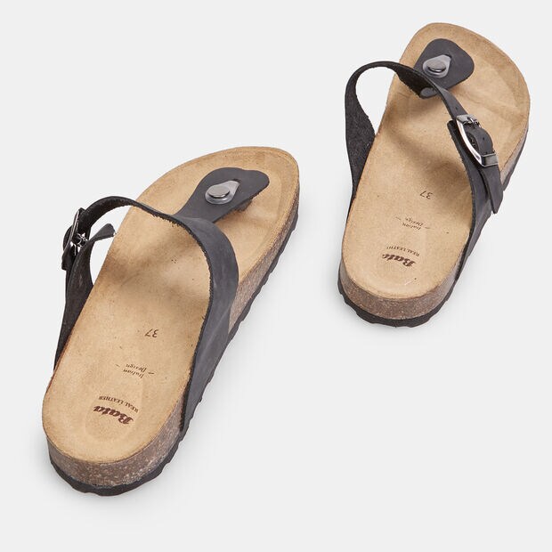 Nu-pieds entre-doigt, 