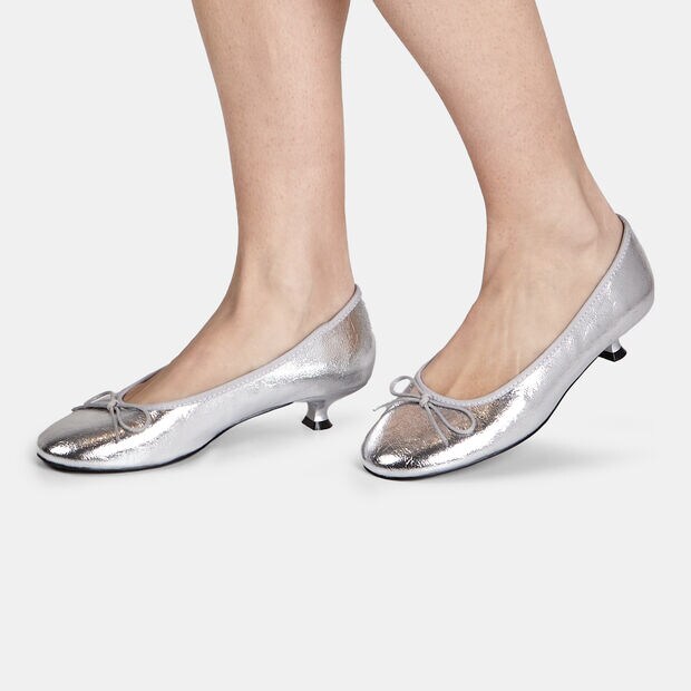 Escarpins pour femme &agrave; talon bas et bout rond avec n&oelig;ud, Argent