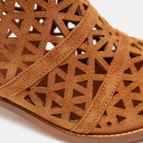 Sandales en cuir ajour&eacute;, Bronzer