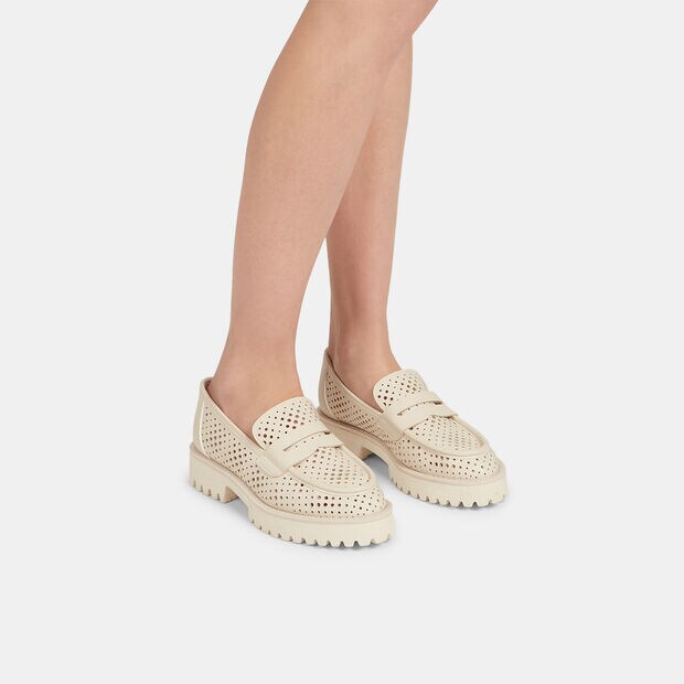 Mocassins pour femme avec cuir ajour&eacute; et semelle crant&eacute;e , Beige