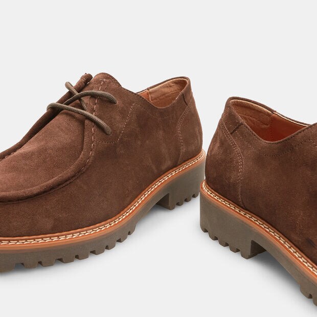 Mocassins pour homme en cuir velours avec semelle simil crant&eacute;e, Marron