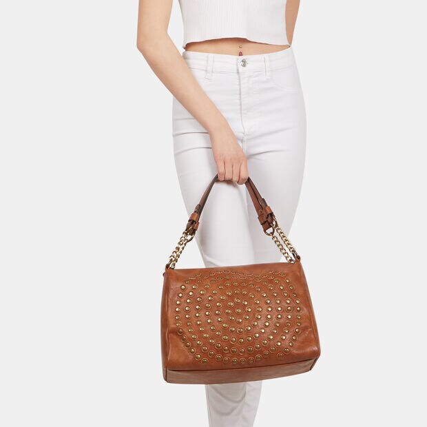 Borsa a spalla da donna con borchie, Tan