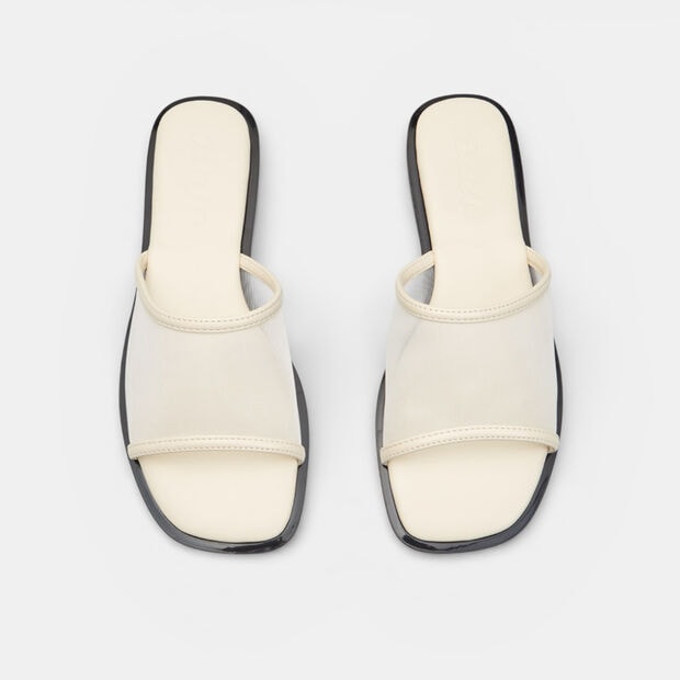 Sandalo flat con fascia a rete da donna Bata, Bianco