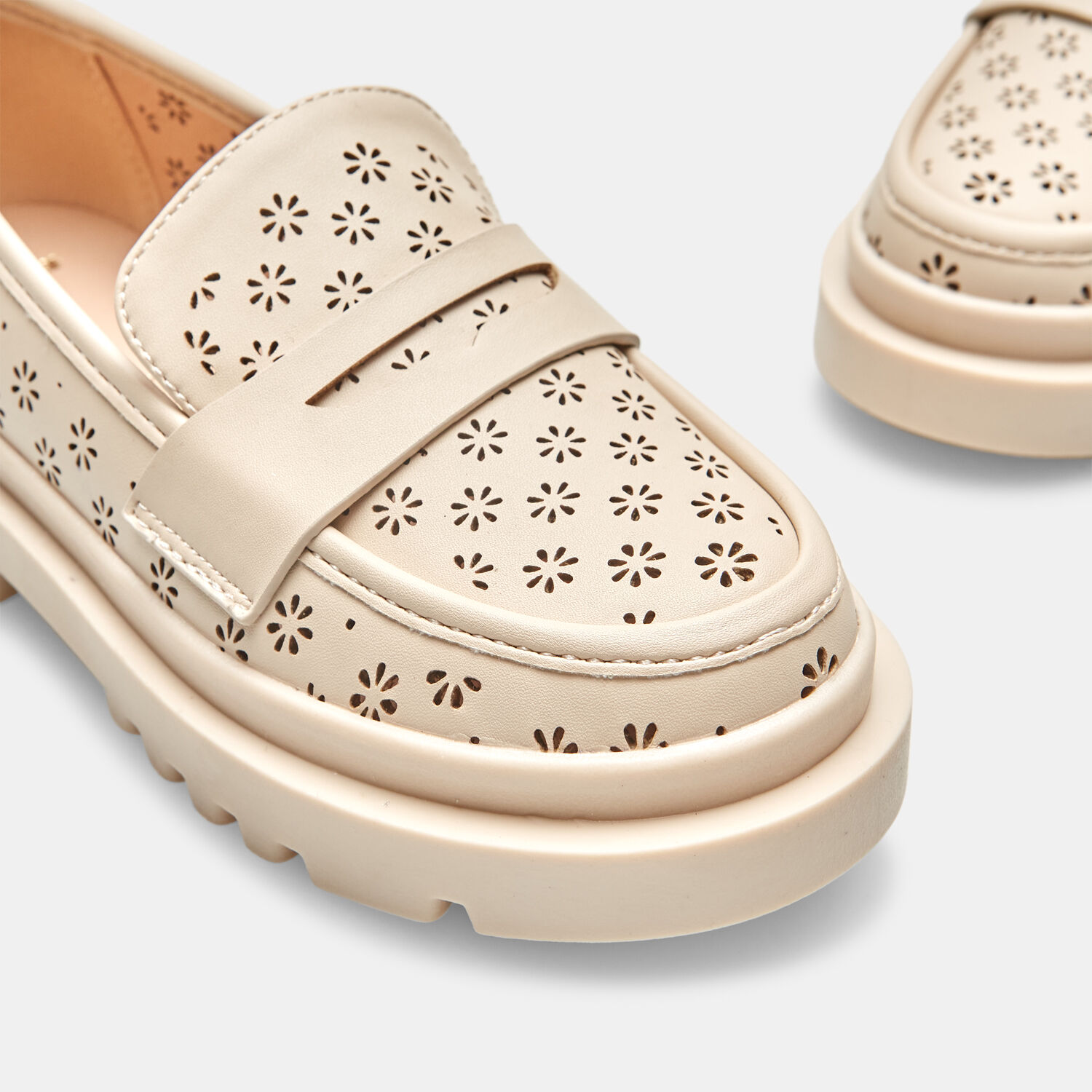 Mocassini BATA Per Bambina Con Catena - Design Elegante, Materiale Sintetico - Foto 10