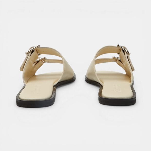 Sandali flat da donna con doppia fascia con fibbia Bata, Bianco