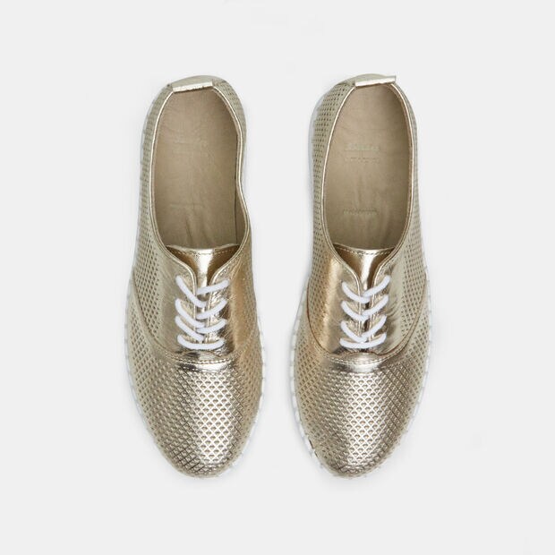 Stringata da donna in pelle, Oro