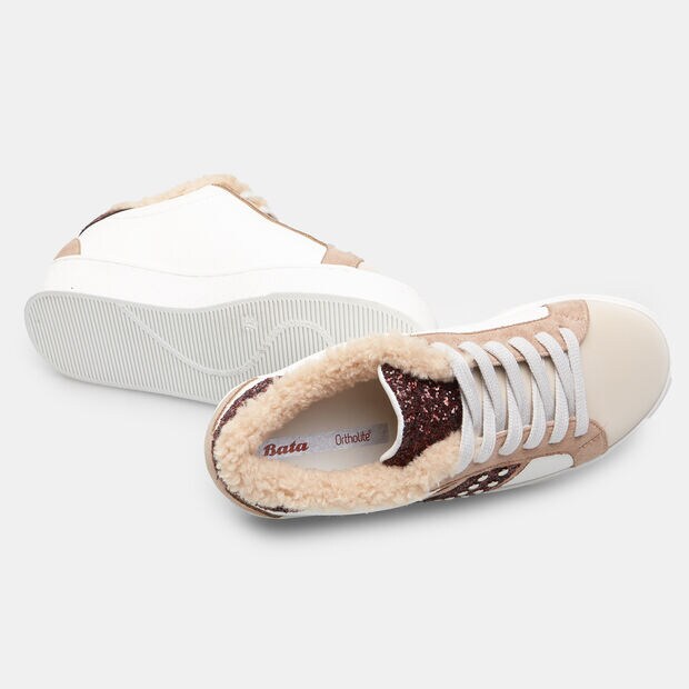 Sneaker donna con dettagli in eco pelliccia e brillantini, Bianco