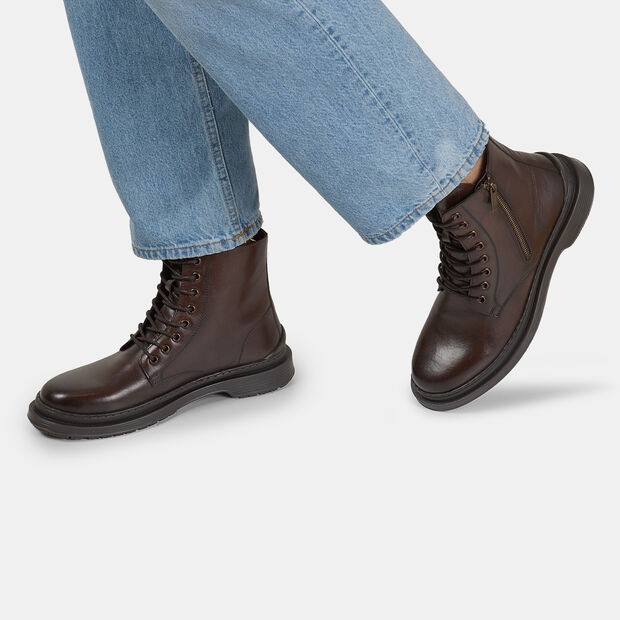 Stivaletto stringato in pelle da uomo Bata , Marrone