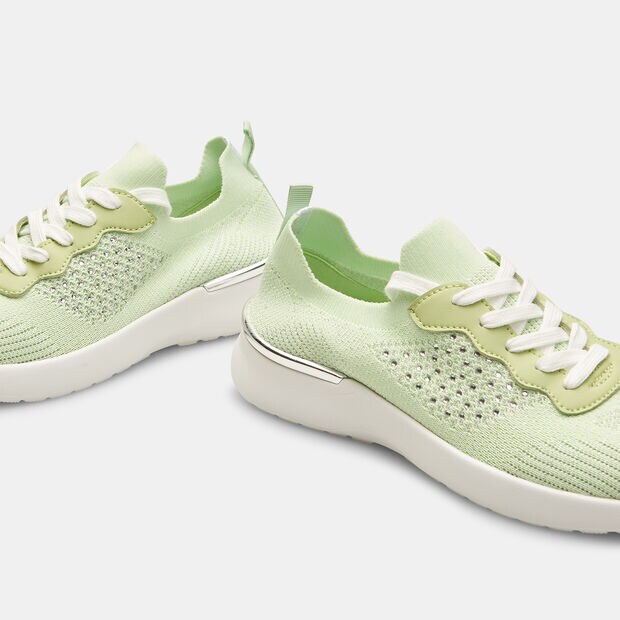Sneaker in knit traforato con lacci, 