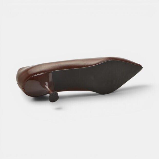 D&eacute;collet&eacute; da donna con tacco e punta Bata, Marrone