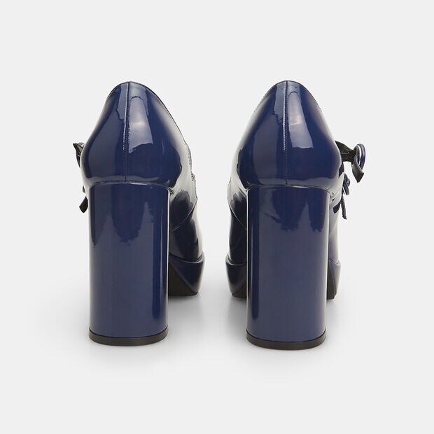 D&eacute;collet&eacute; da donna con doppio cinturino , 