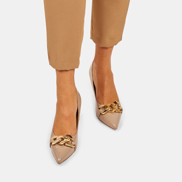 D&eacute;coll&eacute;tte donna con tacco midi e catena, Taupe