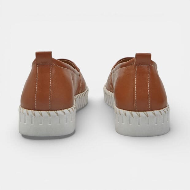 Slipon in pelle da donna Bata, Marrone