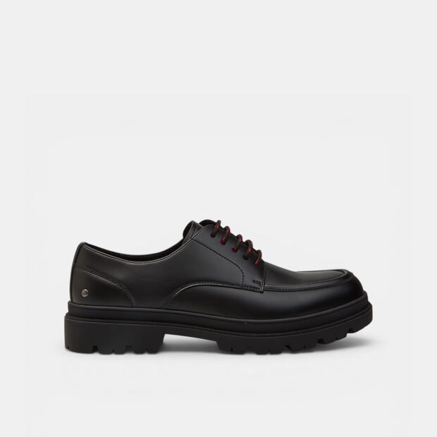 Stringata Derby con suola track Bata, Nero
