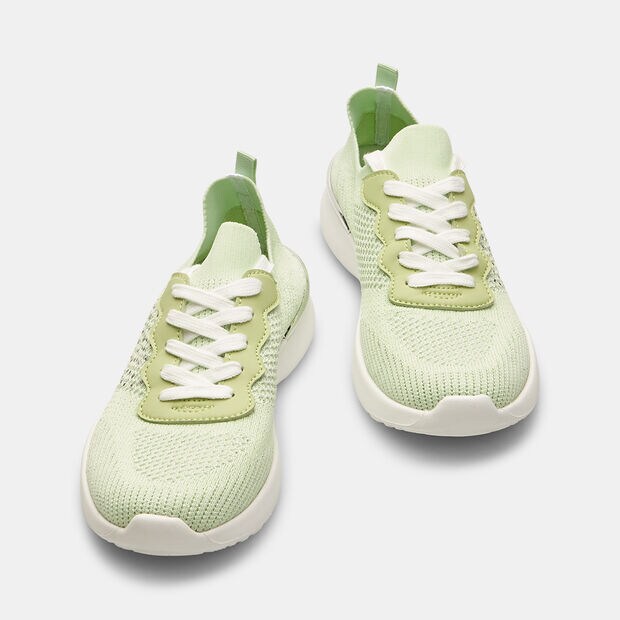 Sneaker in knit traforato con lacci, 