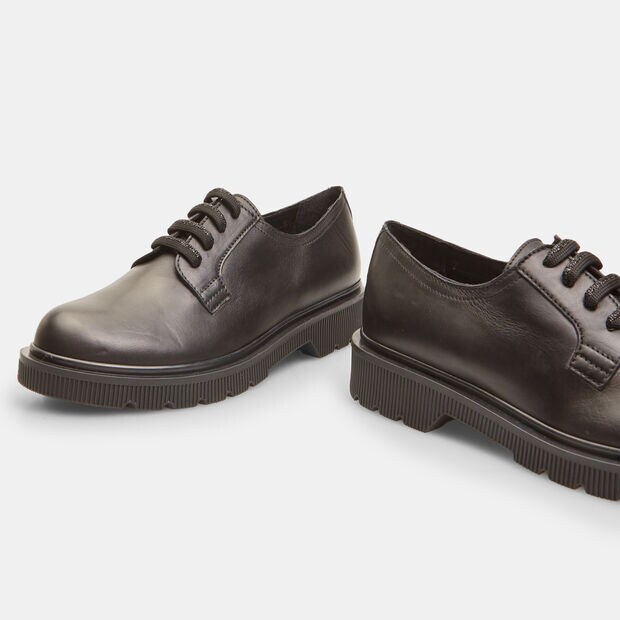 Stringate da donna in pelle, Nero