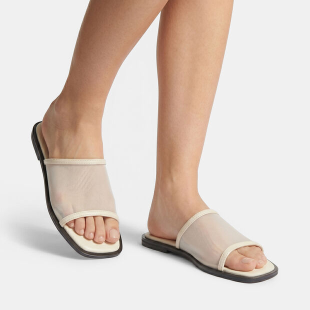 Sandalo flat con fascia a rete da donna Bata, Bianco