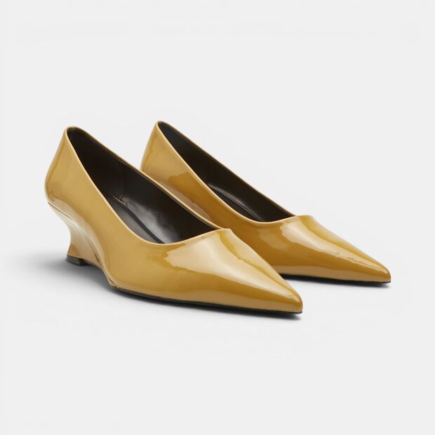D&eacute;collet&eacute; lucida con zeppa ricoperta da donna Bata, Giallo