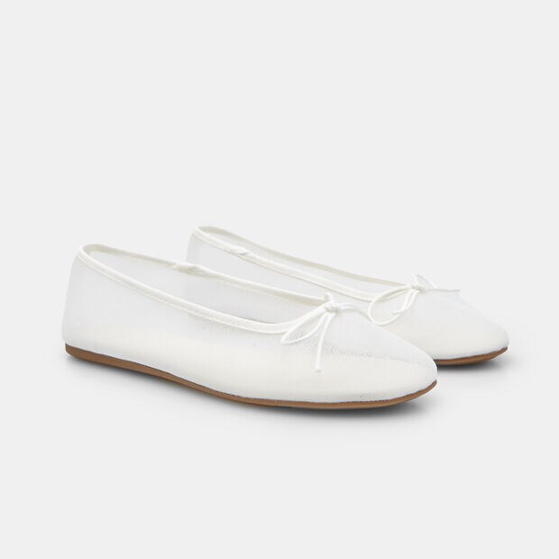 Ballerina flat da donna con tomaia in mesh e fiocchetto, Bianco