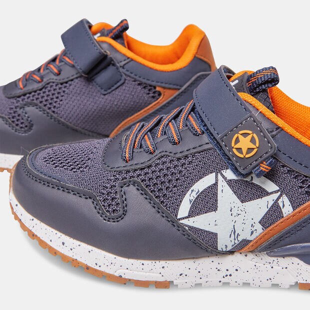 Sneaker con strappo, 