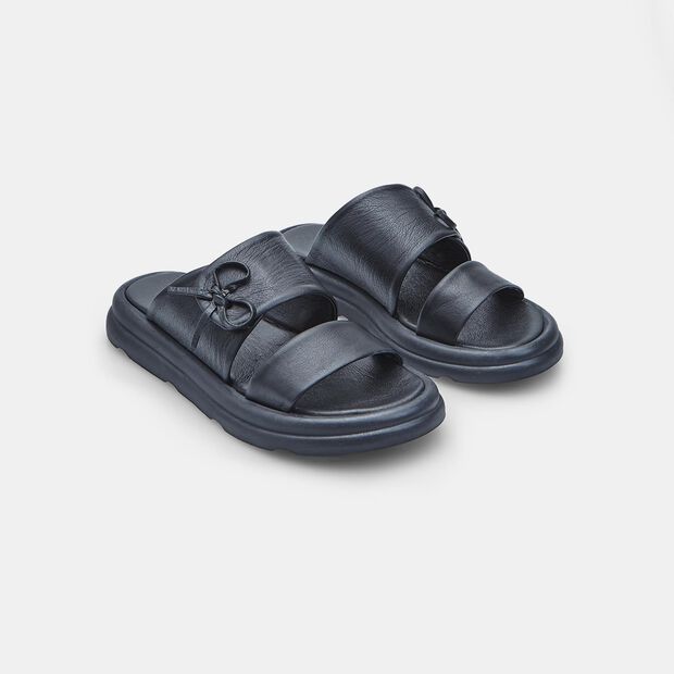 Letnie sk&oacute;rzane chunky klapki Baťa, 