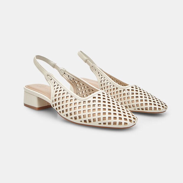 Damskie ażurowe cz&oacute;łenka typu slingback Bata, biały