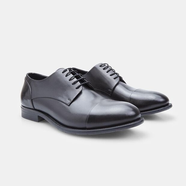 Sk&oacute;rzane derby p&oacute;łbuty toczkowe Bata, czarny