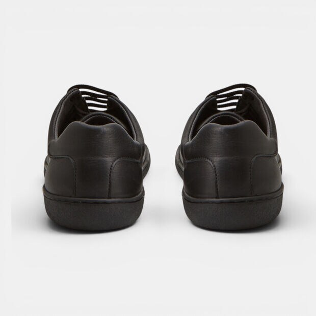 Męskie sneakersy barefoot ze sk&oacute;ry Bata, czarny
