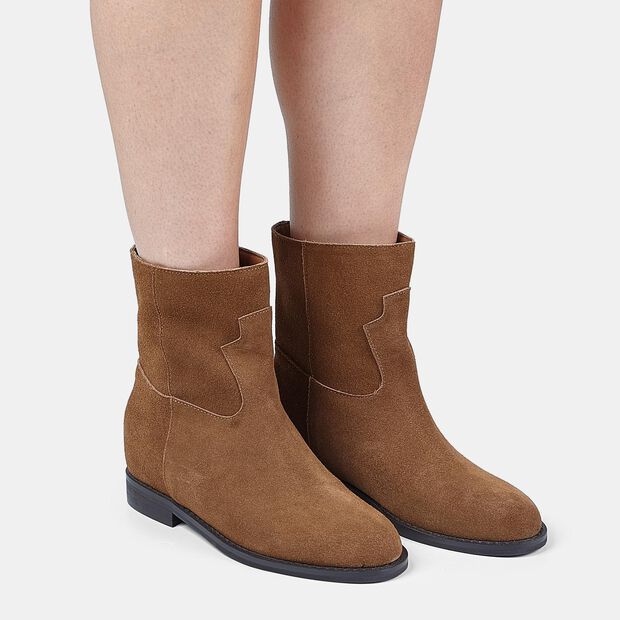 Damskie zamszowe buty za kostkę Bata, 