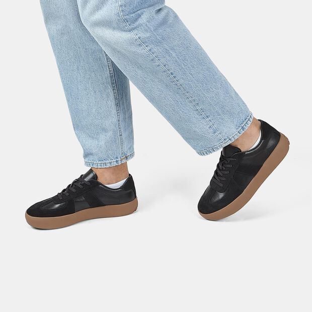 P&aacute;nske voľnočasov&eacute; top&aacute;nky Baťa na &scaron;nurovanie/velcro, čierna