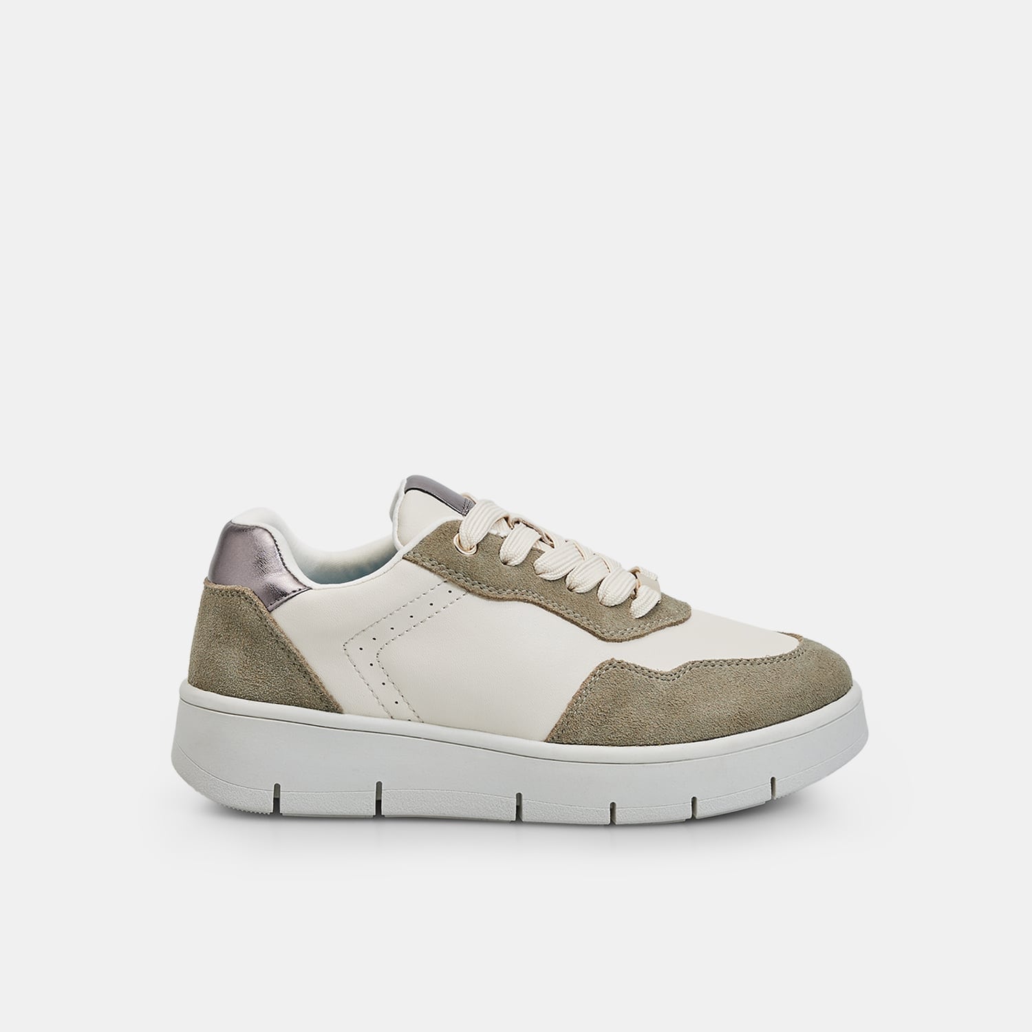 Sneaker da donna in pelle con inserto a contrasto Bata
